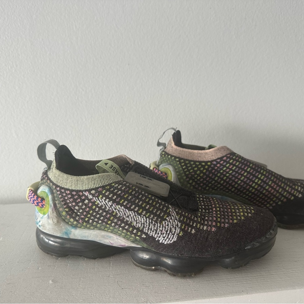 Nike Black and White Sneakers with Sleek Design and Air Cushioning 6.5
